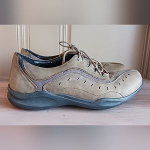 Clarks Wave Brown Nubuck Suede Leather Lace Up Walking Shoes Size 9M